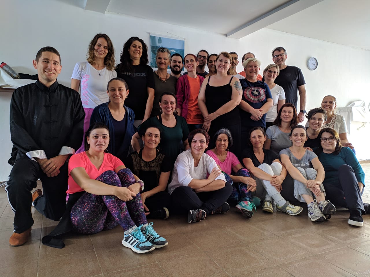 Marcos Martini com uma grande turma reunida durante formação em Qi Gong